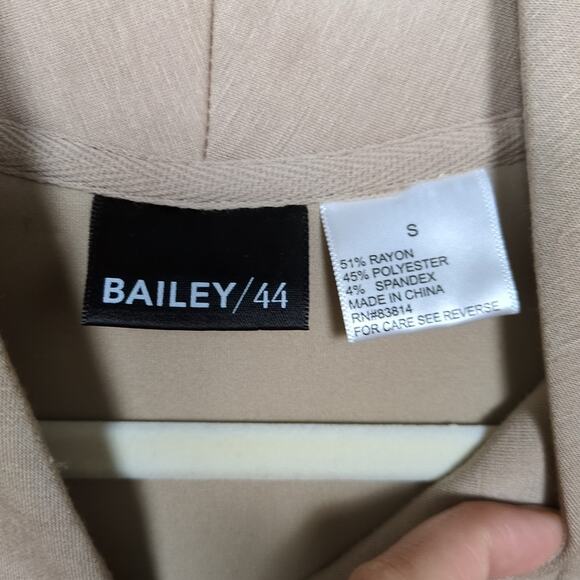 BAILEY 44 Beige Cropped Long Sleeve V-Neck Half Zip Pullover Women's Small - Picture 3 of 4
